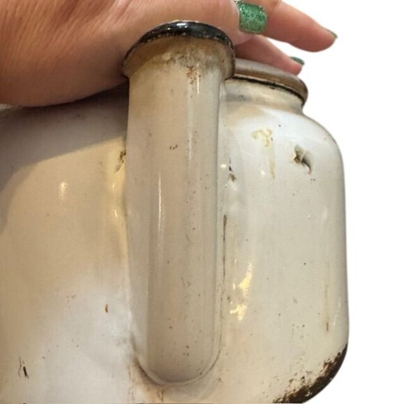 Vintage White Enamel Teapot With Wooden Handle & Lid - Picture 5 of 9